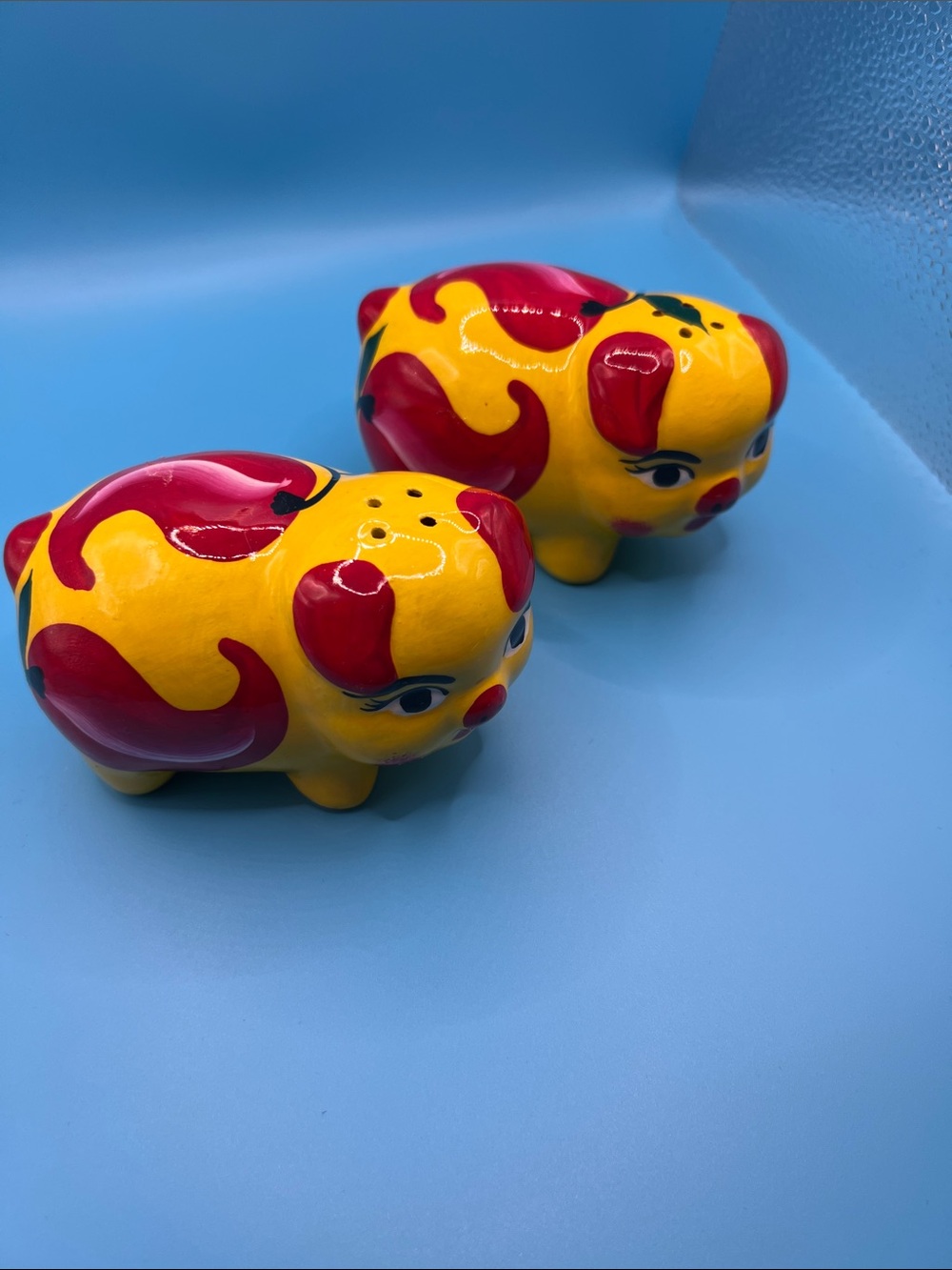 Red and yellow hot pepper piggie salt and pepper shakers set - Picture 1 of 11